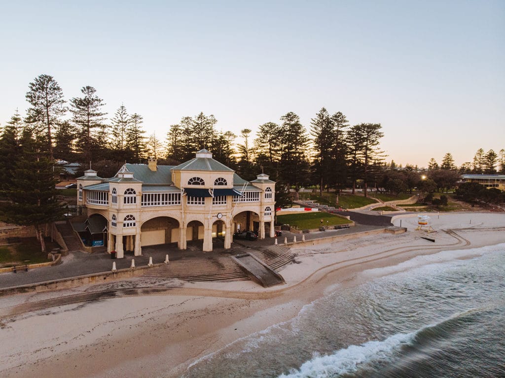 vue aérienne de cottesloe beach à Perth